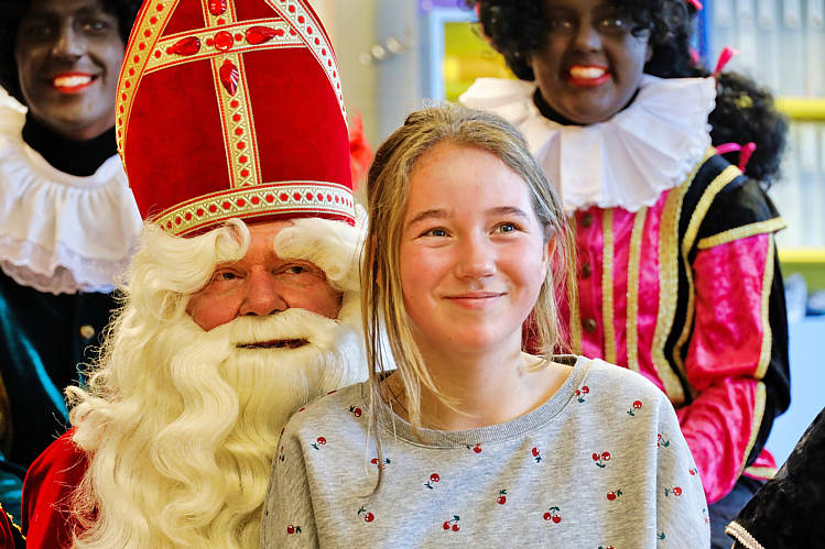 Aankomst van de Sint en zijn Zwarte Pieten in Waarder_119